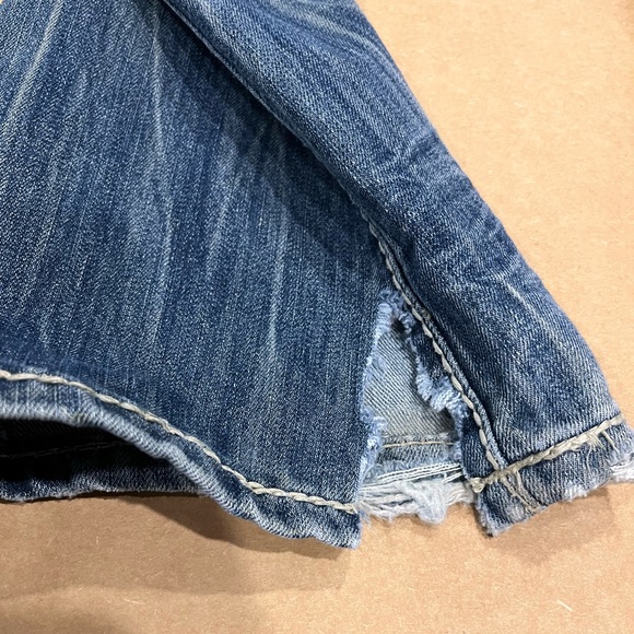 Almost Famous Distressed Flare Leg Jeans. Size 5. - Picture 7 of 9
